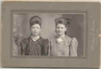 2 ladies possibly Eleanor Hardy.jpg (186172 bytes)